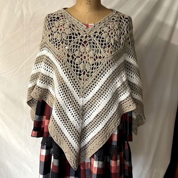 NWOT Hand-crocheted Wool Poncho - S/M - Picture 3 of 6
